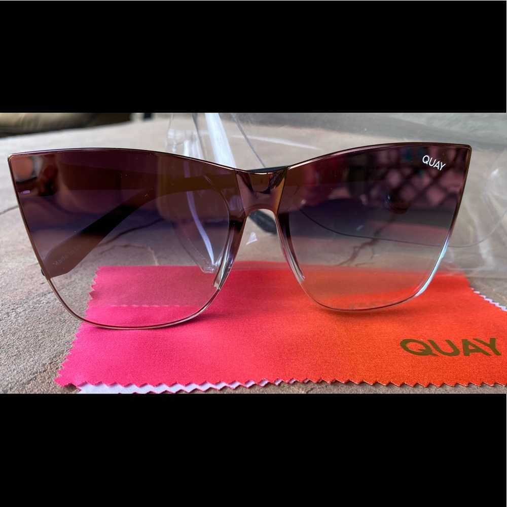 Authentic Quay pink “Come Thru”